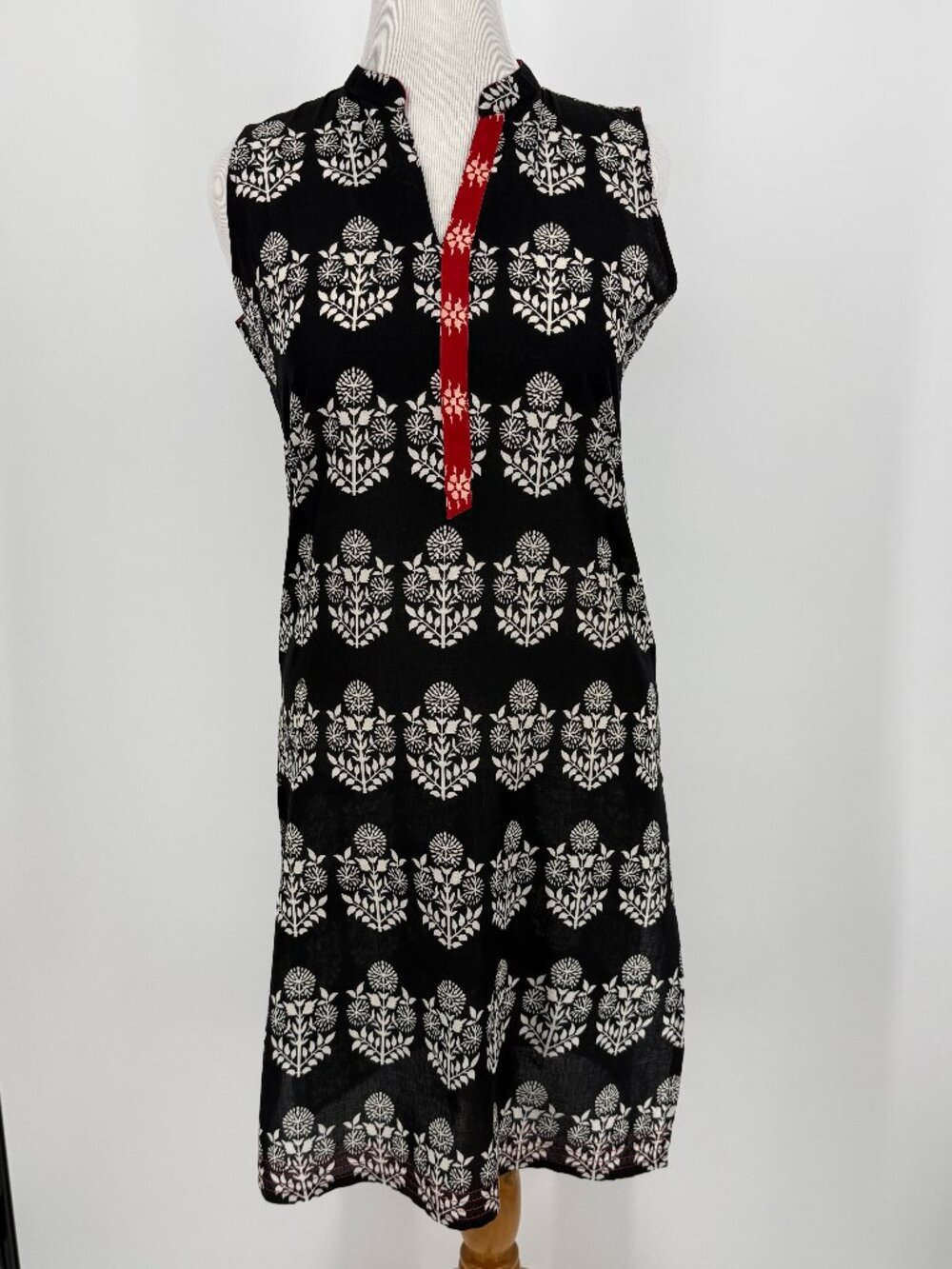 Soch Black White Floral Cotton Sleeveless Kurti Tunic L